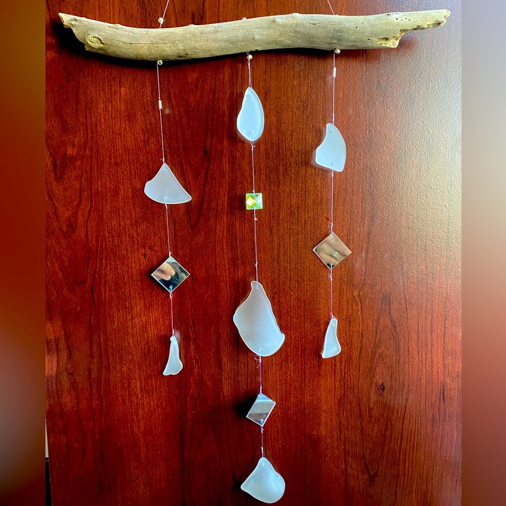 White wind/light chime